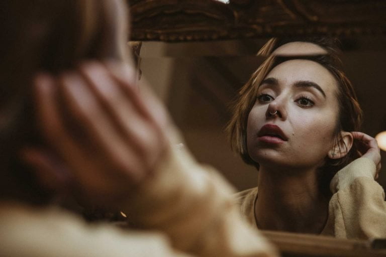 woman-in-mirror